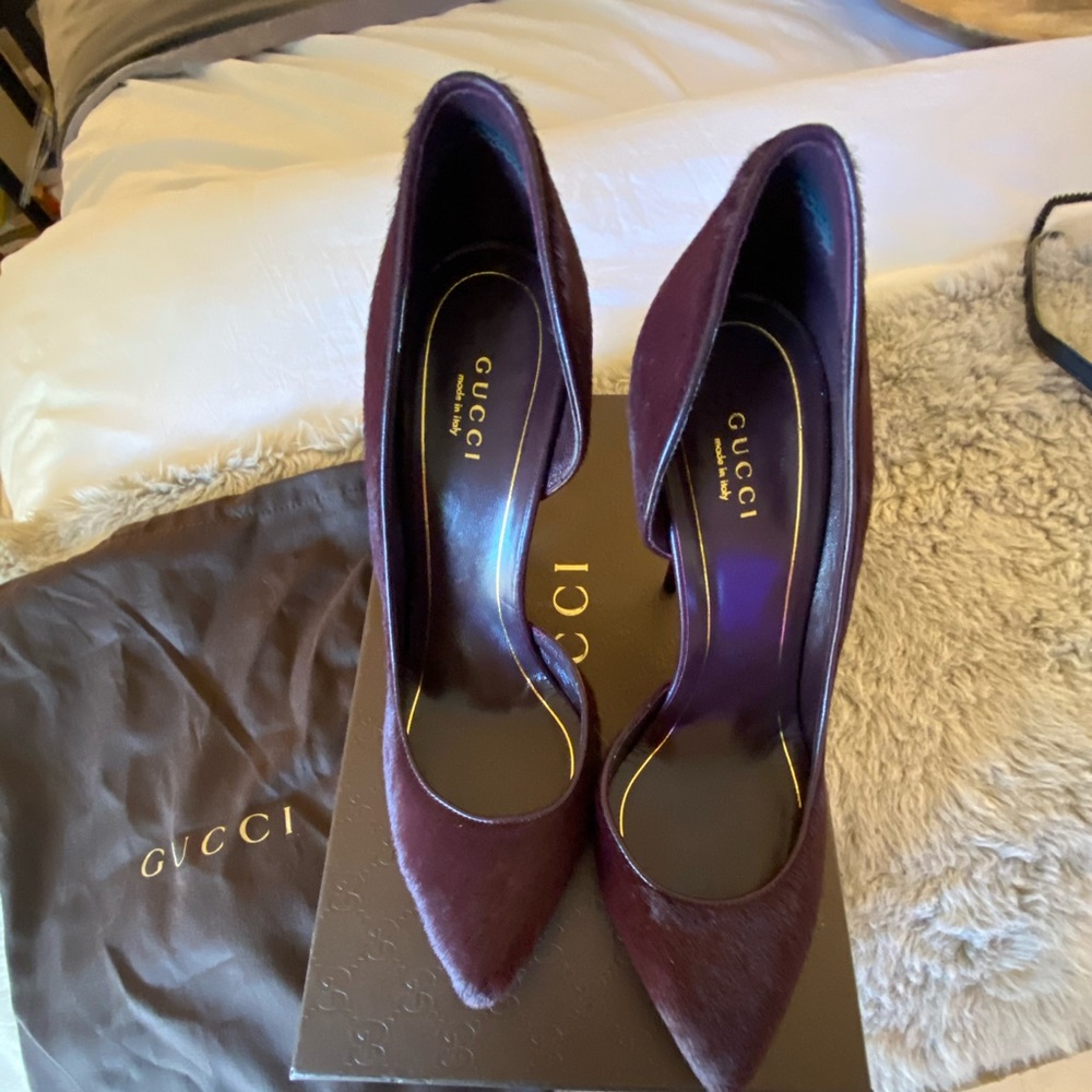 Brand new (never been worn) Gucci Heels